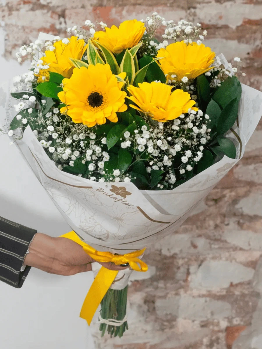 BOUQUET OF YELLOW FLOWERS